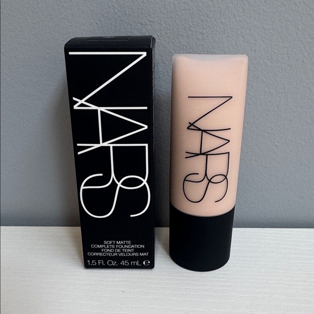 NARS Soft Matte Complete Foundation - Picture 6 of 7